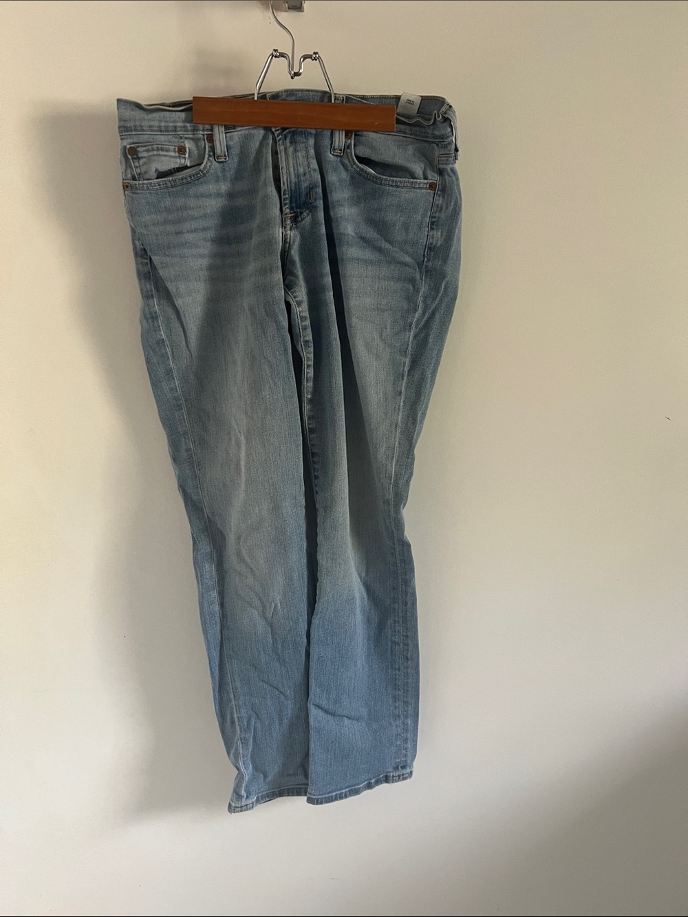 Lucky Brand Light Blue Jeans - Classic Straight Fit